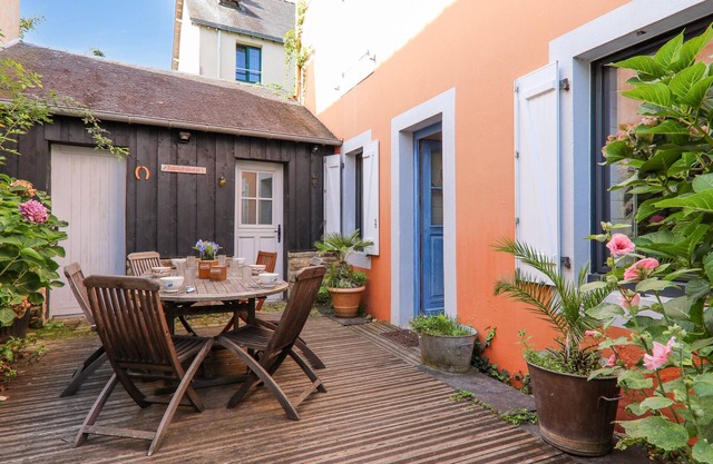 House for 7 - 100m from the port of Le Bono