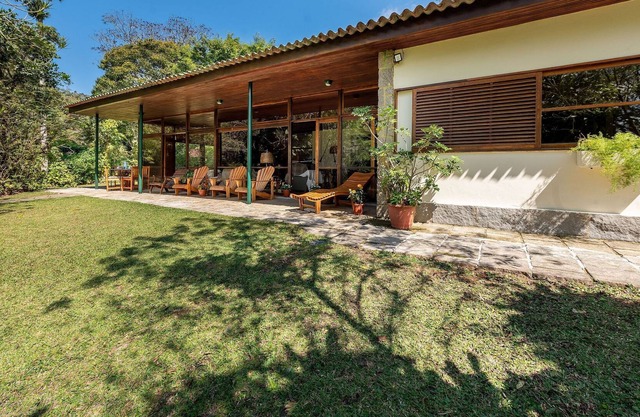 House for rent in Petrópolis with pool surrounded by nature - Petr01