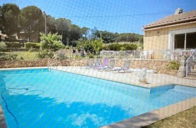 House in the middle of a garden with swimming pool 5 minutes from the Ardèche gorges