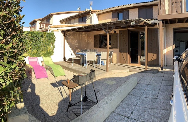 House in a gated estate 10 minutes walk from the beach