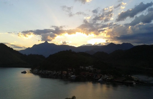 House in Angra's paradise. Km 500,5 Rio Santos Neighborhood Itanema.