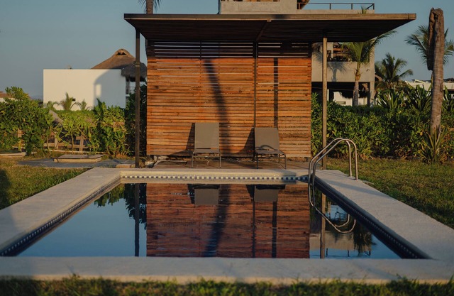 House in Puerto Escondido, Playa Palmarito: 3 bedrooms 3 bathrooms, pool and garden