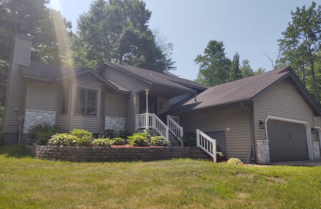 House in quiet country, near lakes, snowmobile trail access, close to state park