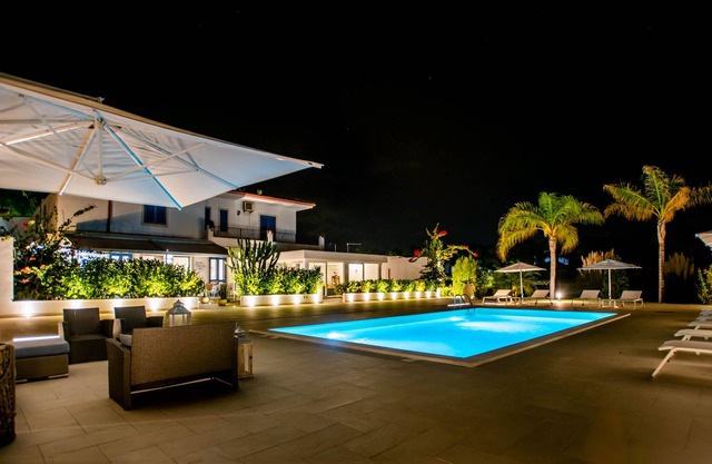House Magnolia with the pool