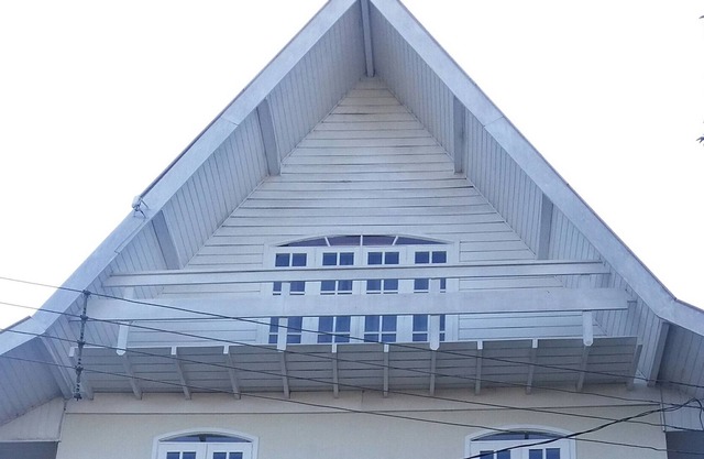 House near portal at the entrance of the city !!!
