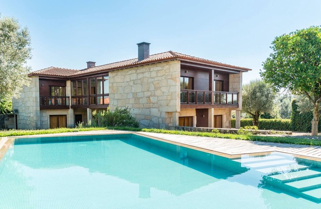 House of luxury country. Pool and gardens for your comfort and leisure
