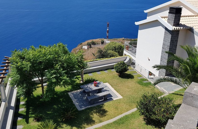 House of the Lion | Family Retreat | Kid's Friendly | Incredible Views | Free WIFI