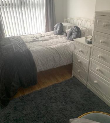 House - Sleeps 4 with Cozy Fireplace