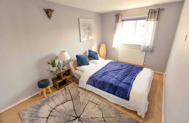 House - Sleeps 8 - Pet friendly - Garden - Parking