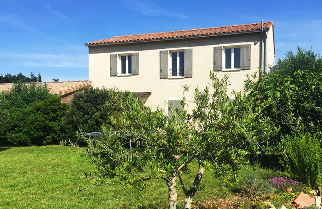 House & Studio for 6 - 8 travellers with views of Mont Ventoux