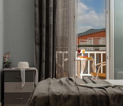 HOUSE TOULA ELEGANT