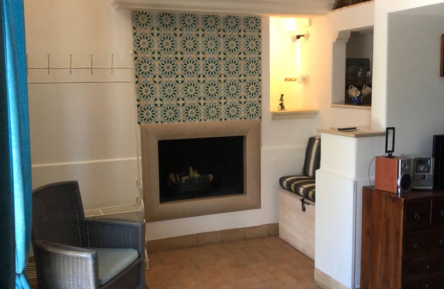 House with character in the heart of a typical Gargano town , panoramic sea view, small garden