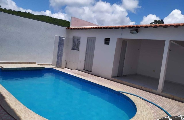 House with leisure area, barbecue and swimming pool. In the center near the cable car