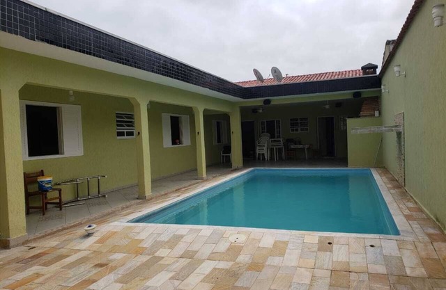 House with pool and barbecue well located in Itanhaém.