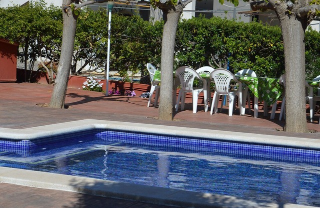 House with pool, barbecue, garden, wifi, air conditioning, 1500 meters. of beach