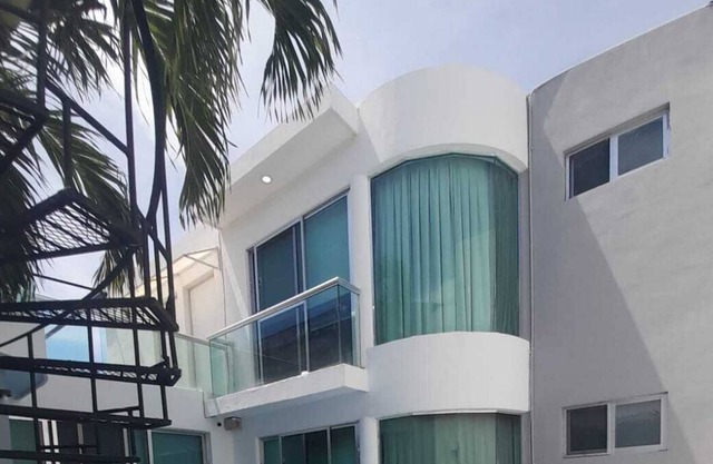 House with pool in the center of Puerto Progreso