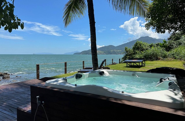 House with private beach and hydromassage in Portobello condominium!