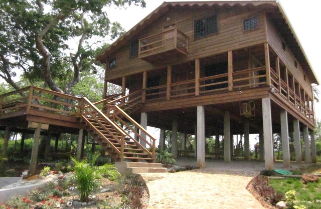 House with private stay in Utila, sleeps 10 persons