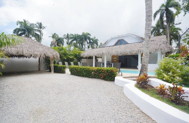 House with swimming pool 300m from Las Ballenas beach