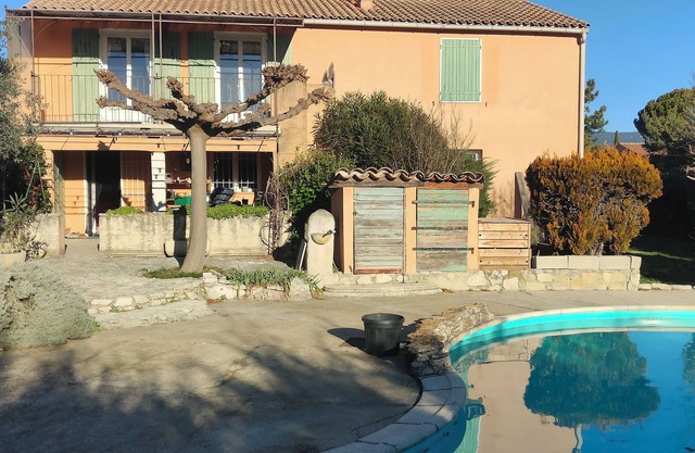 House with swimming pool in the heart of the Luberon, ideal for families.