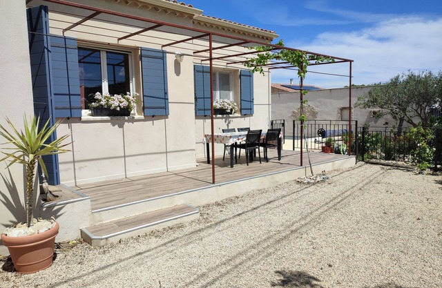 House with swimming pool in the heart of the vineyards