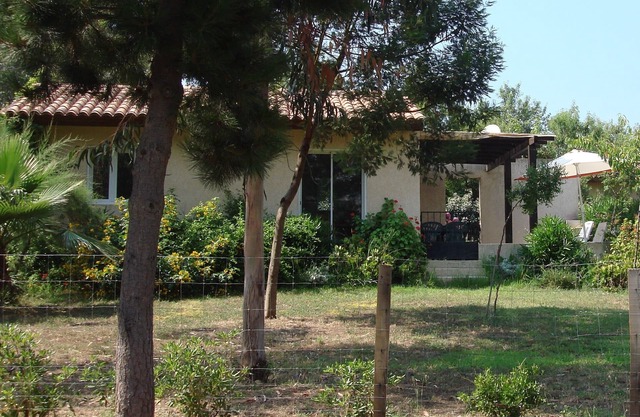 Houses 2pieces, 4pers, quiet, surrounded by nature 5 minutes walk from the beach