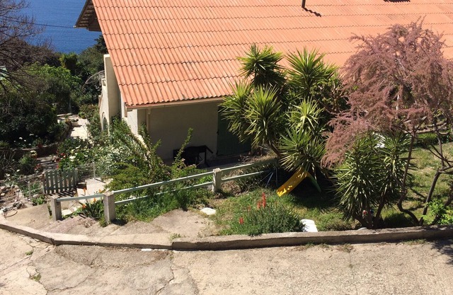 housing cap corse canari