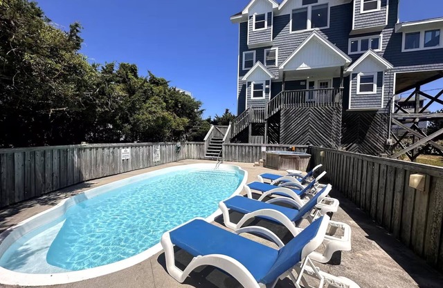 How You Dune? Dog-Friendly Semi-Oceanfront in Avon!