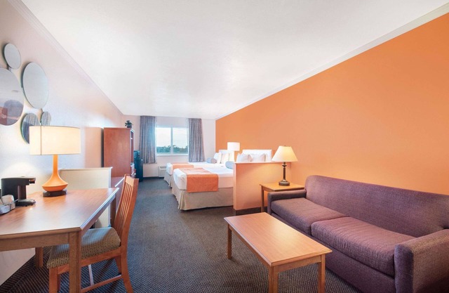 Howard Johnson Hotel & Suites by Wyndham Oacoma