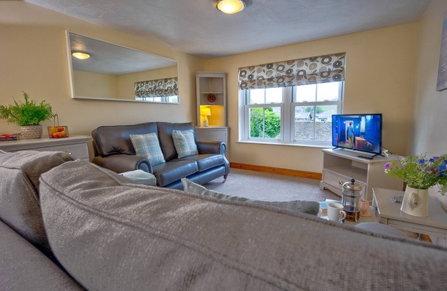 Howgills Apartment 11 (self-catering accommodation with free parking and Wi-Fi)