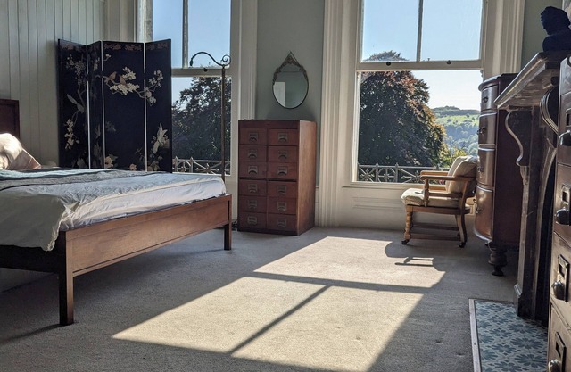 Huge 1 bed in Historical Garrison with Dover Castle View & Sea view.