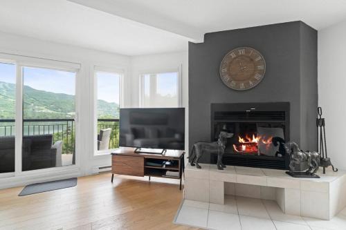 Huge 3 Bedroom Condo with a View