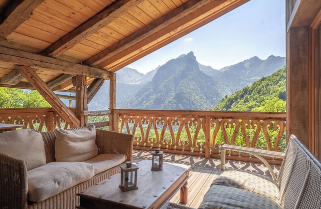 Huge Chic Chalet for Skiing & Summer Fun, Morzine & Avoriaz