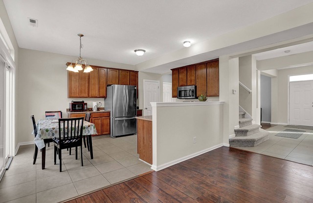 Huge Home in Indy, 4 Bedrooms, Sleeps 7