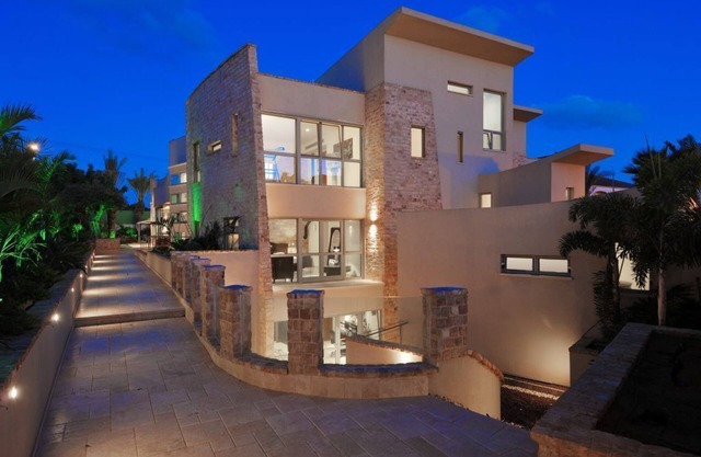 Huge Villa in Hertzlya Pituach (15 min from TLV)