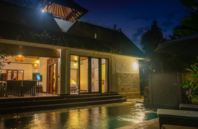 Huge Villa w/Pool and Spectacular Rooftop Patio!