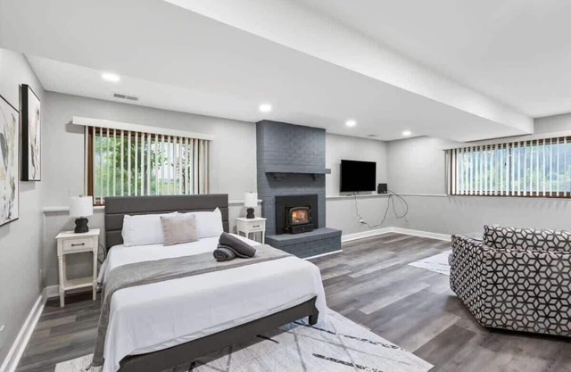 Huge Yard + Patio + King | LCP Collection