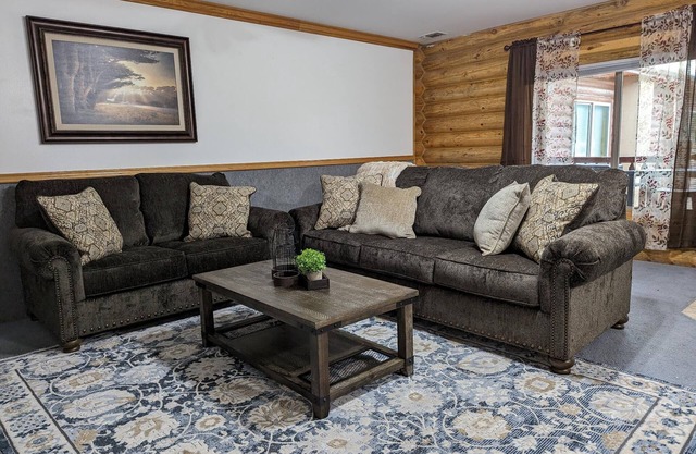 Hunters Lodge in Custern18+ guests - 8 bedrooms - 18 beds - 6 baths