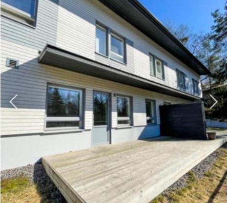 Huoneisto terassilla & parkkipaikalla