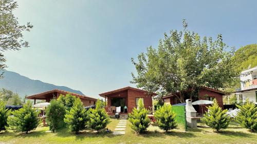 Hurmalik Aparts & Bungalows - Family Bungalows - Large Garden Bungalow with Barbecue
