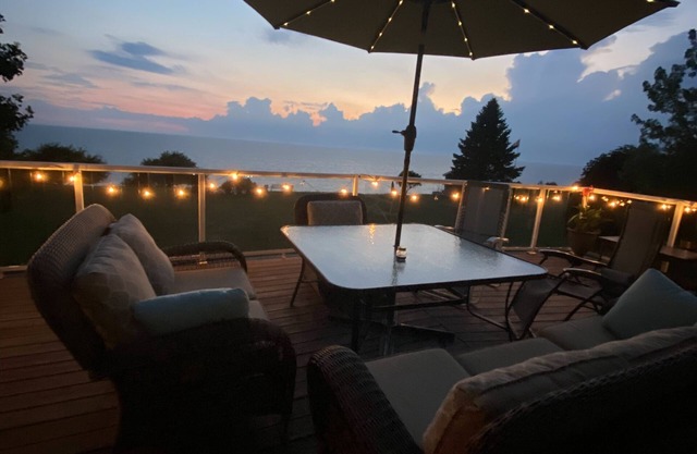 Huron Waterfront Cottage/16+ Guests/Hottub/Outdoor Shower/2 pets/private Beach.