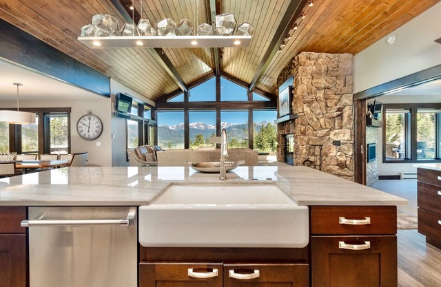 Hyler Mountain Lodge Luxury Vacation At Windcliff 5 Bedroom Home by RedAwning