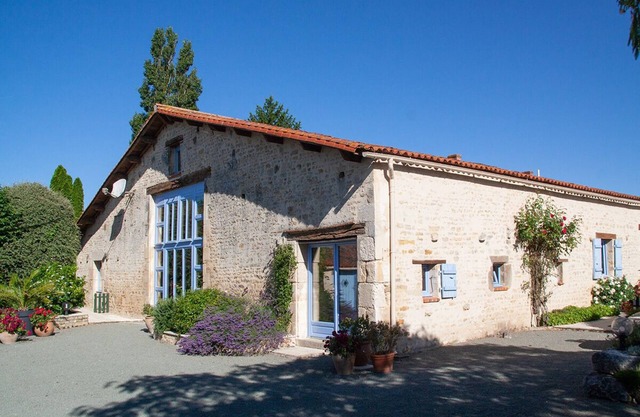 Hyper-Gite: very large barn converted into gites