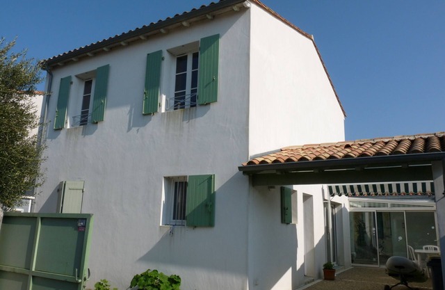 Ideal location 300 m from the most beautiful beach of the Ile de Ré