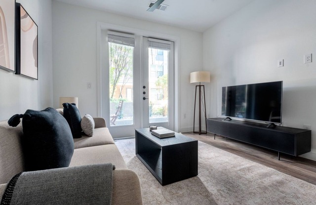 Ideal Central Austin 1BR w/Pool, Gym & W/D, nr U. Texas, by Blueground