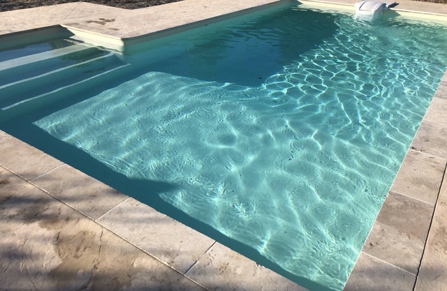 Ideal for large families: VILLA 180 m² in residential area with swimming pool