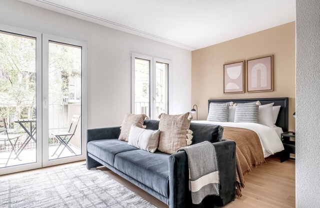 Ideal Wiedikon 1.5 Room w/Storage & W/D, 1 min to Market, by Blueground