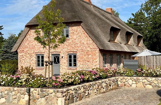 Idun - ein Exklusives Reedachhaus mit Modernem Kern für Großfamilie