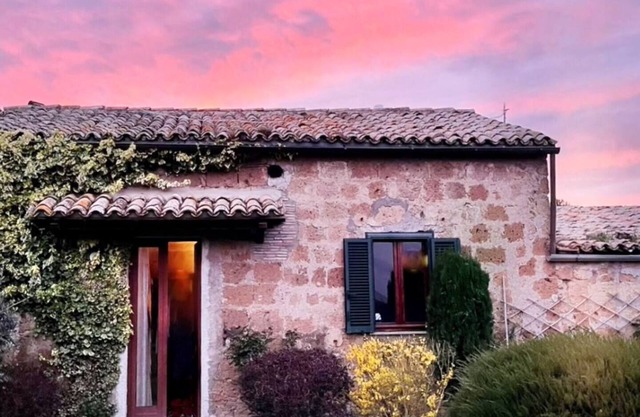Idyllic historic family home with private garden. Free shuttle to Civita.