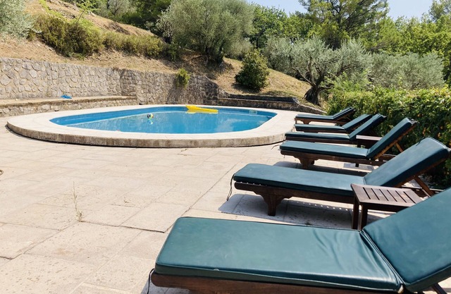 "IDYLLIC RETREAT" FARMHOUSE, GUESTHOUSE, HUGE GARDEN, POOL, CLOSE TO VILLAGE